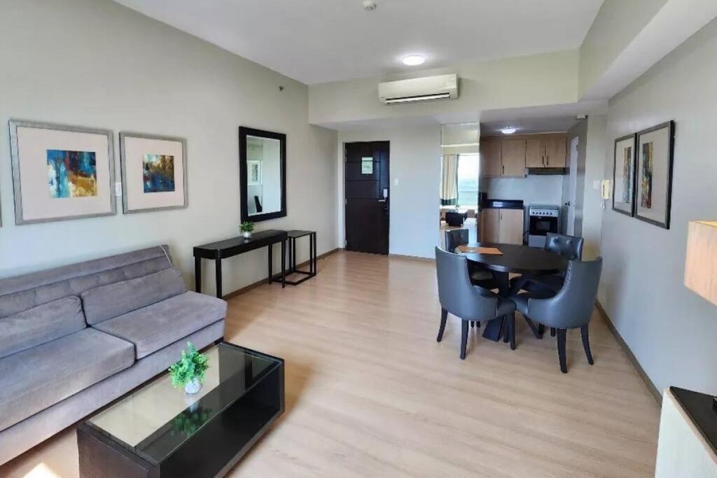 Spacious Bgc 2 Bedroom With A View มะนิลา ภายนอก รูปภาพ